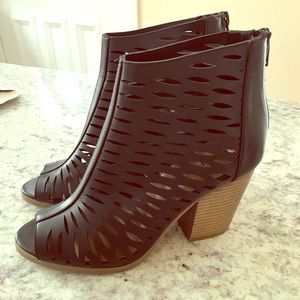 NEW Rampage peep toe pumps with chunky heel